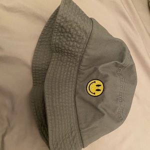 Grey smiley face bucket hat